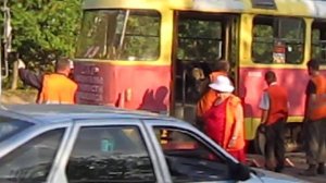 Трамвай сошел с рельс