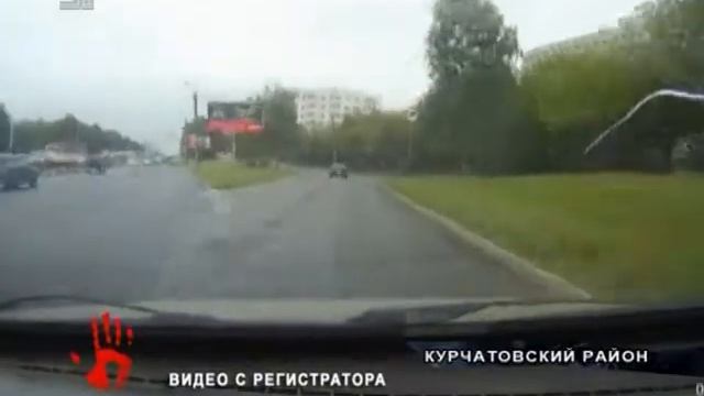 Из за наезда на бордюр машина перевернулась в Челябинске смотреть онлайн