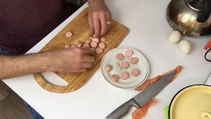 ДОШИРАК ПО ЦАРСКИ. ПРОСТОЙ РЕЦЕПТ С ЯЙЦОМ И СОСИСКАМИ