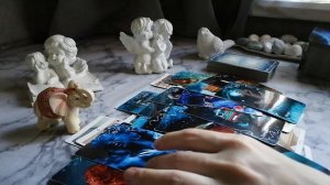 Кто ходит про вашу честь к магам, колдунам , тарологам и для чего.