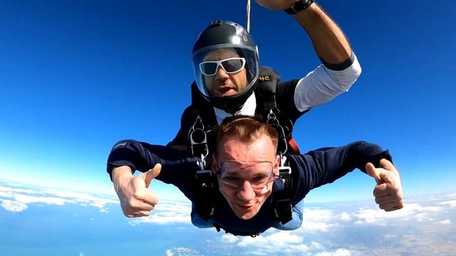 Skydive over the Palm Jumeirah Island in Dubai. Birthday present from wife смотреть онлайн