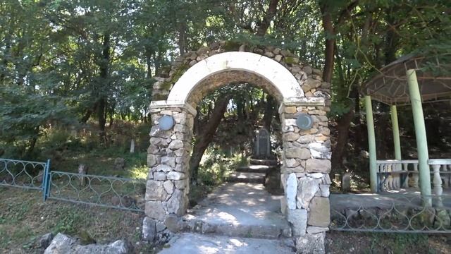 C палаткой по Крыму. Ночуем в лесу. Большой каньон Крыма. Сломалась машина. Заселились в гостиницу