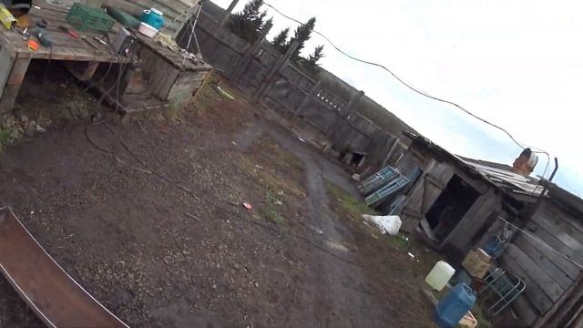Пойлушка - кормушка из трубы.