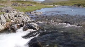 Водопады и скалы в верховьях реки Большая Уса,  около устья руч. Перевальный.