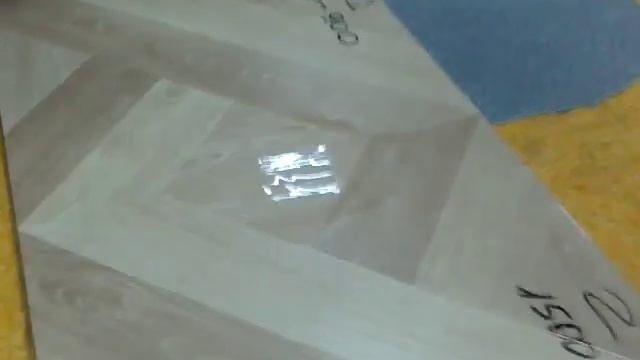 Парни поджигают ламинат смотреть онлайн