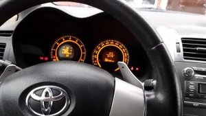 Toyota Auris 2008 Проверь гидроуселитель руля (Решено!!!)