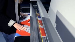 Видеоролик о работе широкоформатных резаков Neolt серии Electro Trim