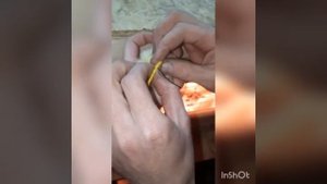 Исправляем у цыпленка расхождящиеся лапки