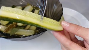"Маринованные огурцы за три минуты. Пробую новый способ приготовления, делюсь своими впечатлениями.