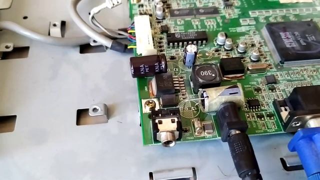 Монитор стал самопроизвольно включаться и выключаться , ремонтирую сам. смотреть онлайн