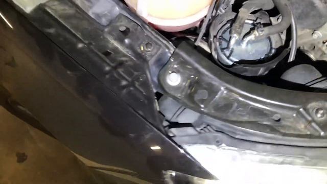 Шкода Рапид 2015г, как поменять лампу ближнего света, Kuidas vahetada lähitule pirn Skoda Rapid, смотреть онлайн