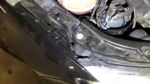 Шкода Рапид 2015г, как поменять лампу ближнего света, Kuidas vahetada lähitule pirn Skoda Rapid,