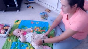 Как научить ребенка сидеть? Когда присаживать малыша? Развитие ребенка в 6 месяцев.