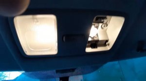 Снимаем плафон КИА Венга (KIA Venga).