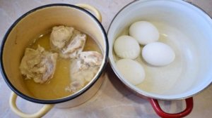 Салат курица с грибами и сыром слоями