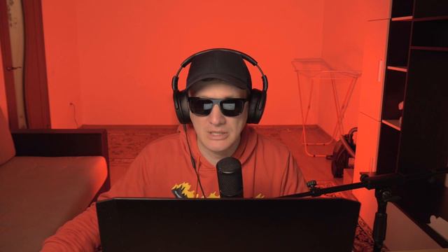 ПОДПИСЧИК ПРИСЛАЛ МНЕ СВОЮ ПЕСНЮ, ЧТОБ УЗНАТЬ, ЧТО Я ДУМАЮ смотреть онлайн