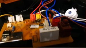 Что делать если сломался пылесос Samsung VC-8715 H и как снять крышку для его разбора.