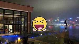 ФОГЕЛЬ НА БАЛКОНЕ