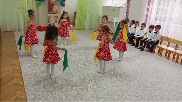 Детский танец ко Дню дошкольного работника(старшая группа) смотреть онлайн