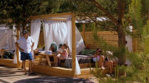 Аквапарк в Красноярске в комплексе отдыха Бархат-Парк с лаунж-зоной