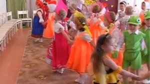 Красивый вход детей на утренник змейкой 2 младшая группа