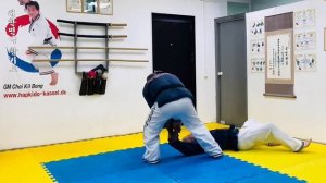 Hapkido. Knife disarming methods.