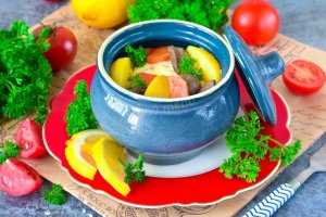 КАК ПРИГОТОВИТЬ КУРИНЫЕ СЕРДЕЧКИ В ГОРШОЧКЕ В ДУХОВКЕ С КАРТОШКОЙ