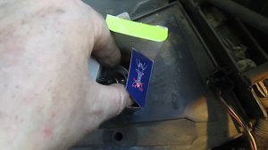 Замена лампочек ближнего света Renault (replacement passing lamp)