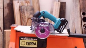 NÃO ACREDITO SERRA MARMORE A BATERIA - Makita DCC500 18V BRUSHLESS DCC501 #Parafusadeira