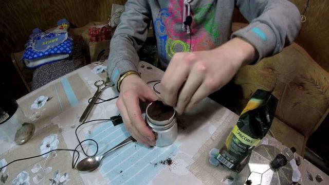 Гейзерная кофеварка. Варим кофе. смотреть онлайн