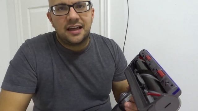 Dyson V11-How To Clean The Head Of The Vacuum-Tutorial смотреть онлайн