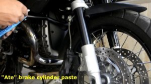 R1200GS/Adv 2006-2013 Brake Pads Change / Calipers maintenance
