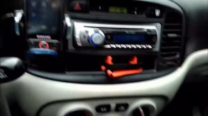 Крепление для телефона в CD слот автомагнитолы.