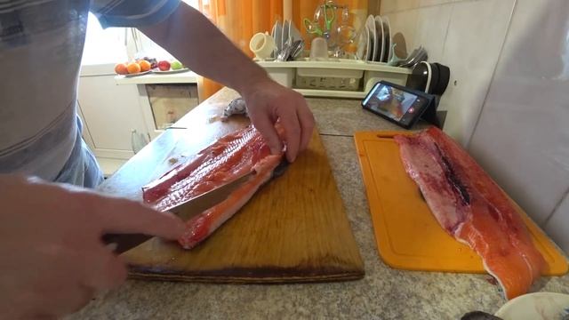 Разделываем и жарим форель.Часть2.