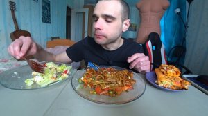 МУКБАНГ КОТЛЕТА ПО КИЕВСКИ / СПАГЕТТИ С СЫРНЫМ СОУСОМ / ВЫПЕЧКА - СЛОЙКА С КАПУСТОЙ / ОБЖОР / EATING