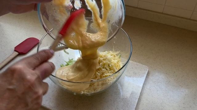 Оладьи из кабачков, приготовленные в духовке! Просто, быстро и полезно!