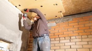 Утепление потолка ванной комнаты экструзией.