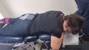 И тебя вылечат и меня . Хиропрактор в Австралии Kogarah Spinal Clinic . Элла Австралия