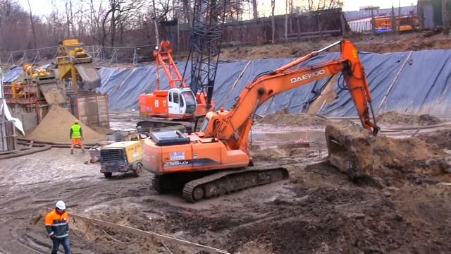 Pracujące koparki - Экскаватор Daewoo 255 LC-V смотреть онлайн