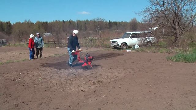 Мотокультиватор (мотоблок) Гном. смотреть онлайн
