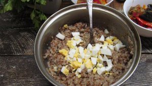 Гречневая каша с яйцом и грибами
