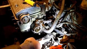 24 Снятие шланг печки с корпуса термостата на Джили МК