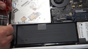How to change the battery in your 13" MacBook late 2009-mid 2010 and unibody white macbook.