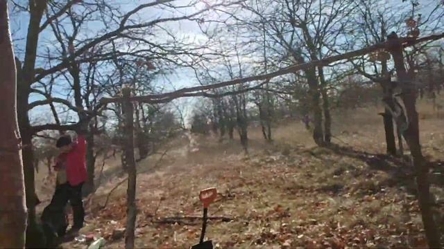 Строим беседку, копаем землянку в лесу часть 8 смотреть онлайн