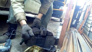 Лютый механик. Рено Кенго. Реставрировать подушку двигателя(гитара) по колхозному .