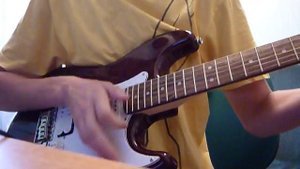 восьмиклассница на гитаре