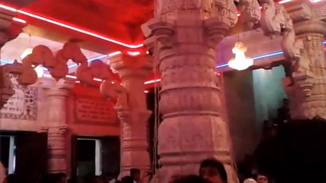 Внутри индийского храма. смотреть онлайн