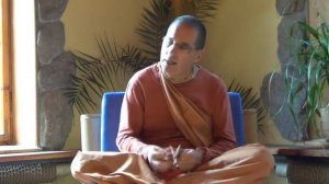 Swami B.V. Tripurari - bhajan before lecture