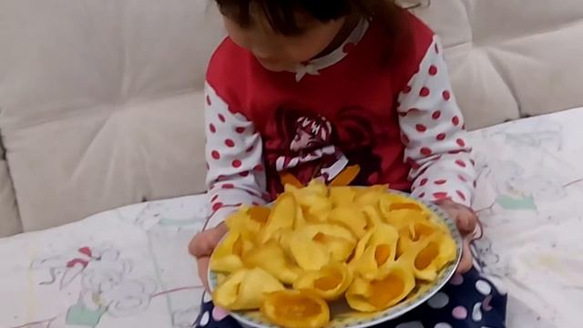 Моя внучка Ксенья очень любит печь. смотреть онлайн