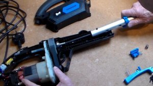 Replacing a drive belt Mac Allister MGTP1000 Grass trimmer